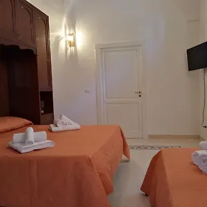dimora-storica-le-perle.lecce-hotels.com/